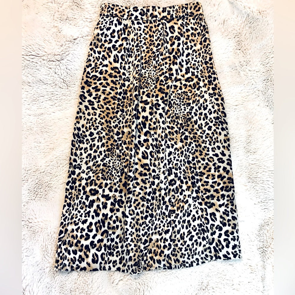 Silky leopard skirt
